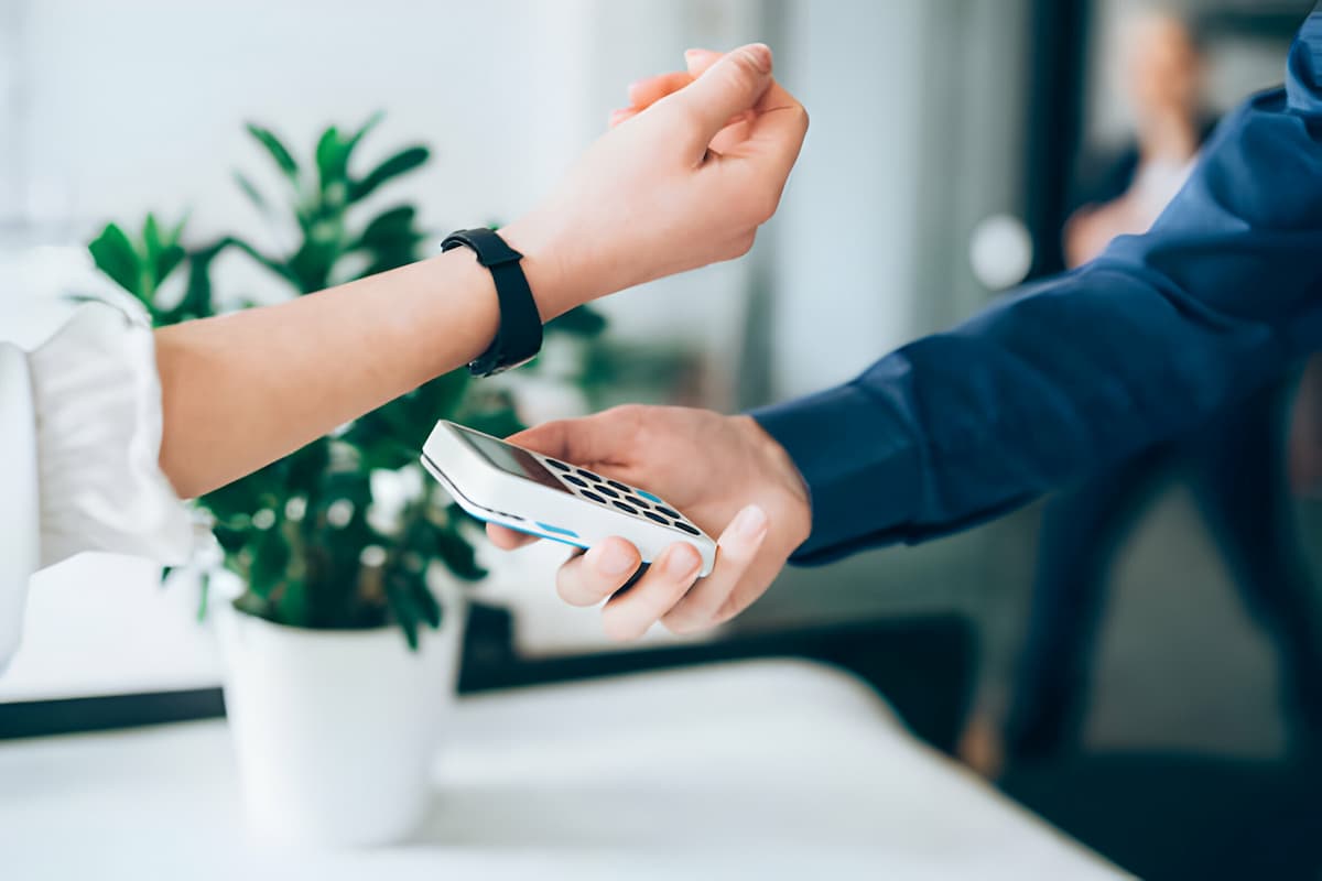 WEARABLE BANKING: TRENDS THAT WILL REVOLUTIONIZE LEGACY FINANCIAL INSTITUTIONS - App Maisters